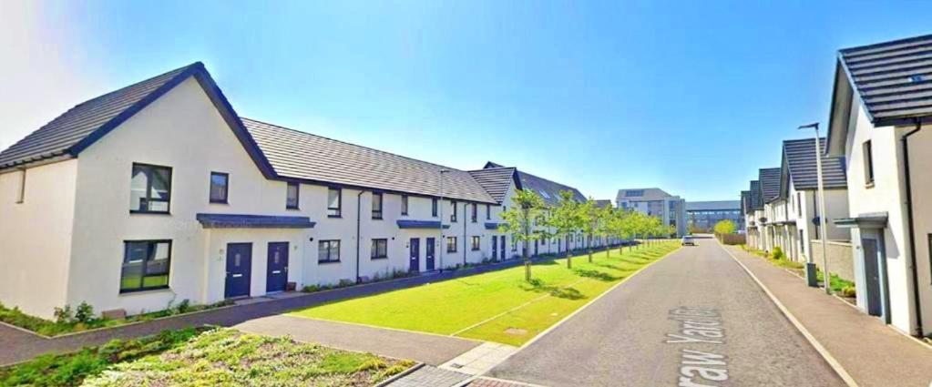 Newbuild - 3 Bedrooms, 2 Baths,5 Mins From Airport EDI Buitenkant foto