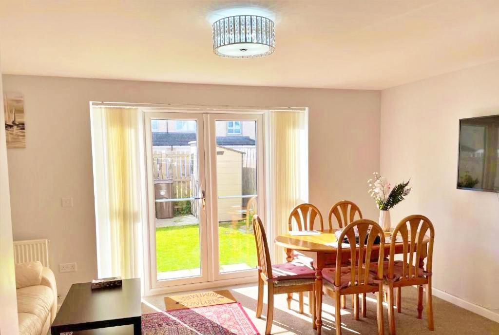 Newbuild - 3 Bedrooms, 2 Baths,5 Mins From Airport EDI Buitenkant foto