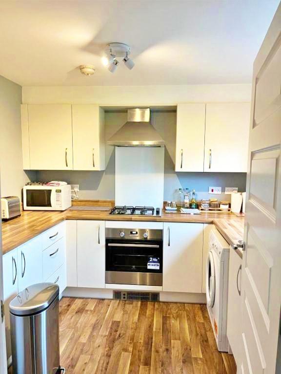 Newbuild - 3 Bedrooms, 2 Baths,5 Mins From Airport EDI Buitenkant foto
