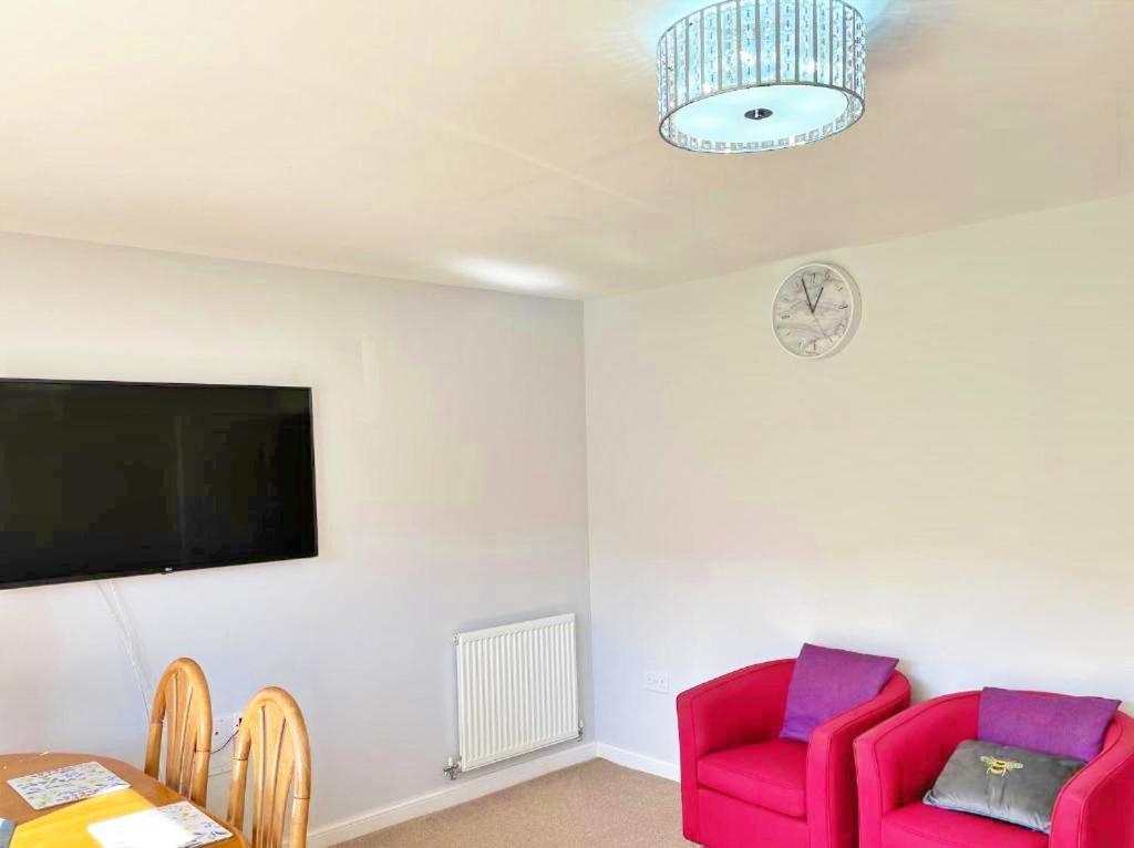 Newbuild - 3 Bedrooms, 2 Baths,5 Mins From Airport EDI Buitenkant foto