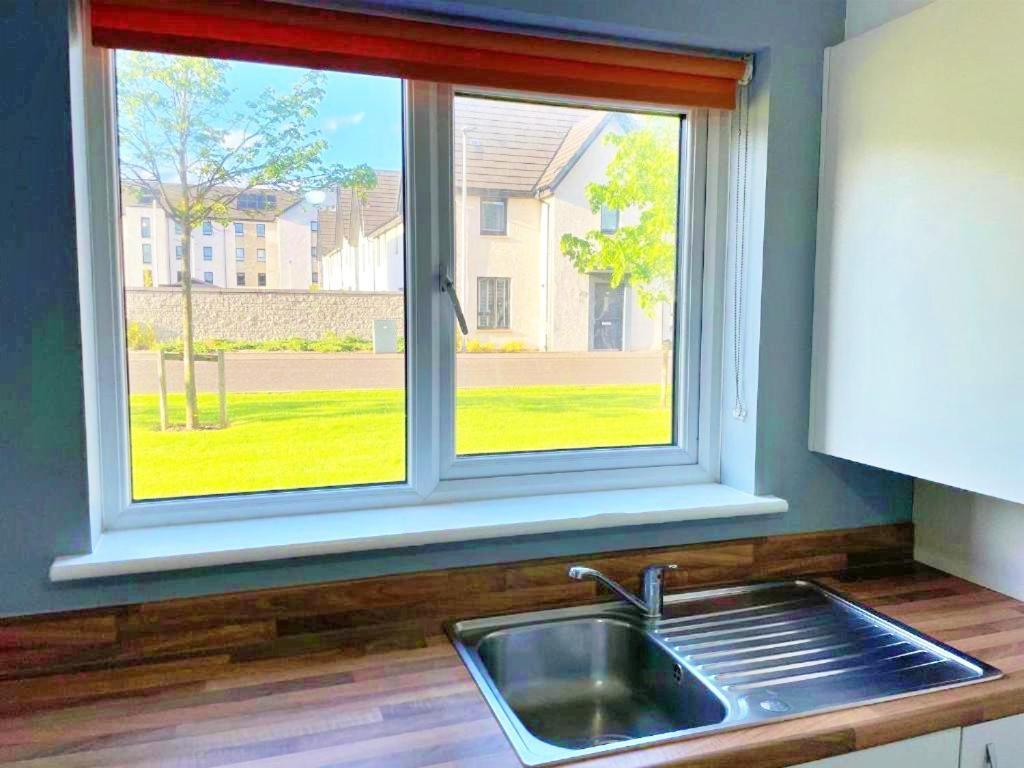 Newbuild - 3 Bedrooms, 2 Baths,5 Mins From Airport EDI Buitenkant foto